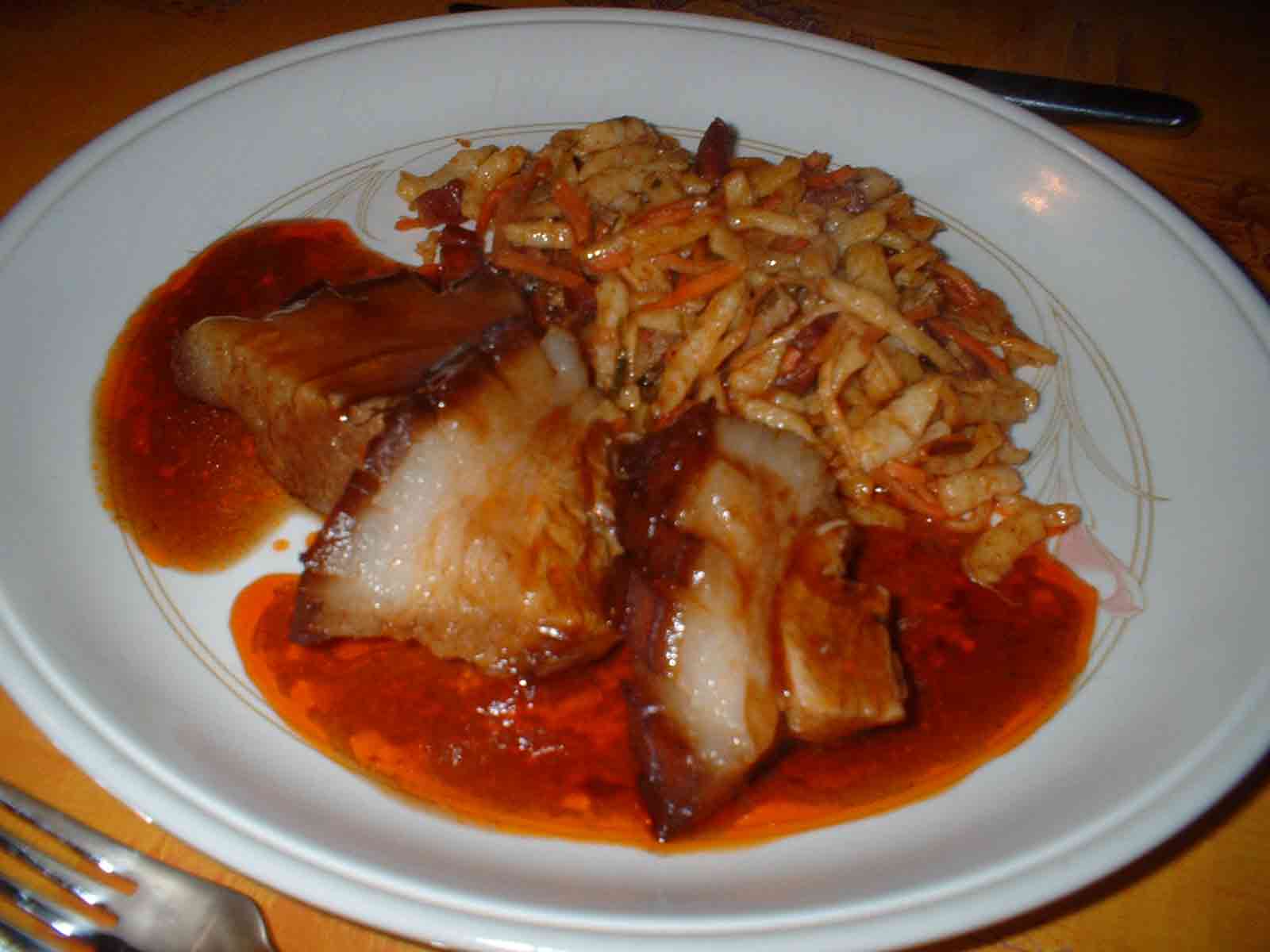 Krustenbraten vom Schwein mit Westernspaetzle