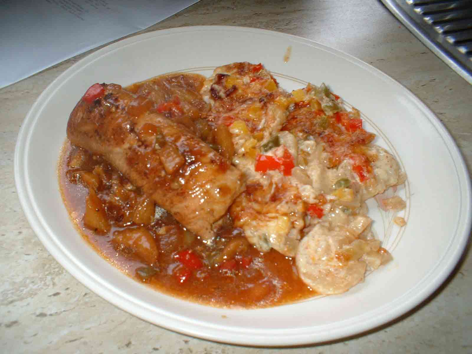 Putenbrustroellchen in Ananassauce mit feinem Kartoffelgratin